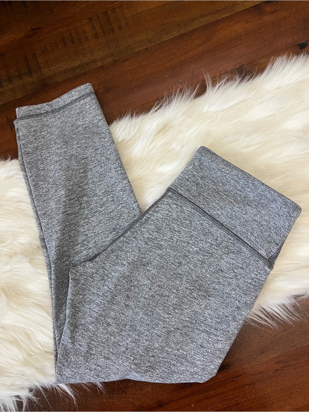 Lululemon Crop Leggings Size 6 Heather Gray Mid Rise Yoga Pants - Picture 3 of 4